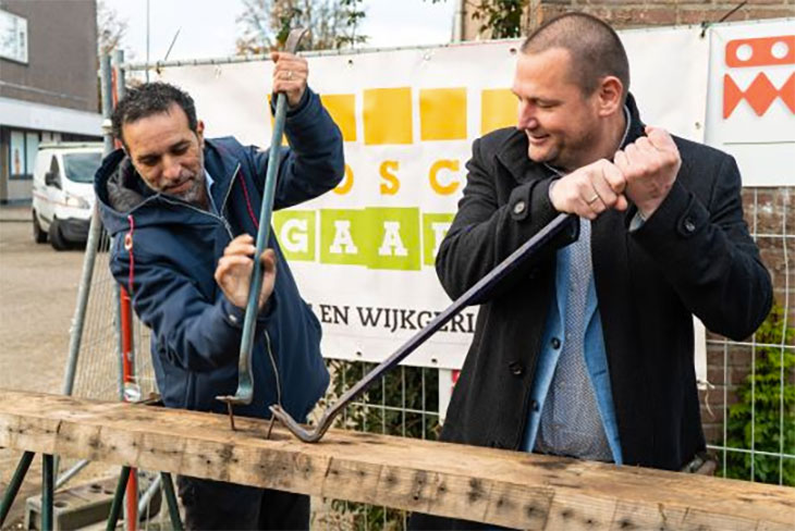 Wethouder Roy Geers geeft startsein voor bouw Boschgaard